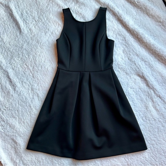 Madewell Dresses & Skirts - Madewell Elegant Black Sleeveless Box Pleat Scuba Knit Dress Size 2
